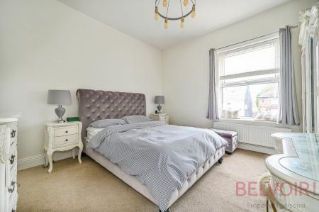 2 bedroom Terraced House for sale in Bradford Road, Wakefield, WF3