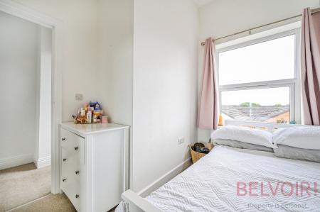 2 bedroom Terraced House for sale in Bradford Road, Wakefield, WF3