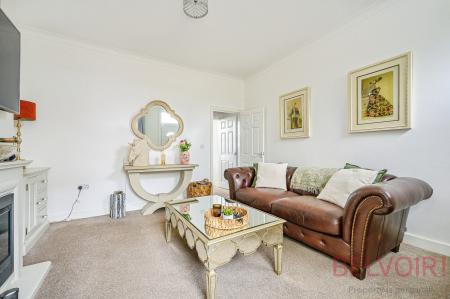 2 bedroom Terraced House for sale in Bradford Road, Wakefield, WF3