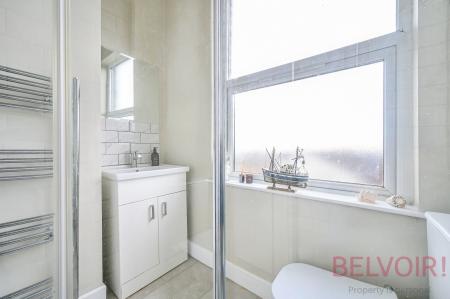 2 bedroom Terraced House for sale in Bradford Road, Wakefield, WF3