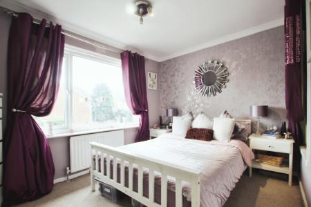 2 bedroom Town house to let in Elland Road, Morley, LS27