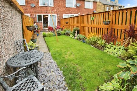 2 bedroom Town house to let in Elland Road, Morley, LS27