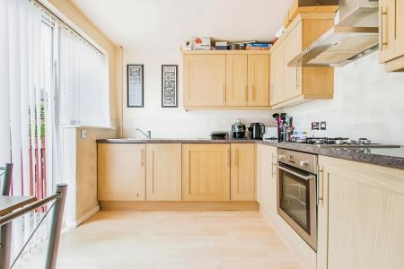 2 bedroom Town house to let in Elland Road, Morley, LS27