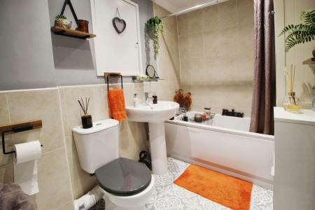2 bedroom Town house to let in Elland Road, Morley, LS27