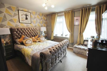 2 bedroom Town house to let in Elland Road, Morley, LS27