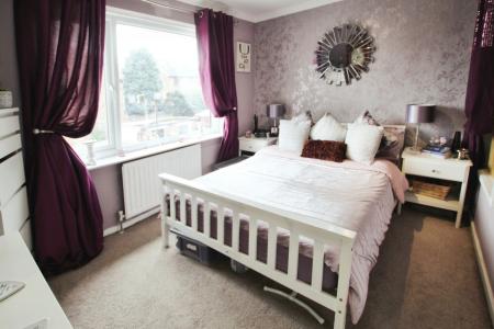 2 bedroom Town house to let in Elland Road, Morley, LS27
