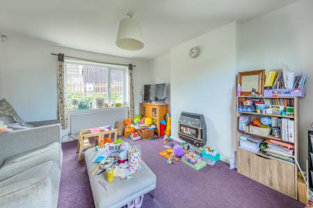 2 bedroom Terraced House for sale in Hepworth Avenue, Churwell, LS27