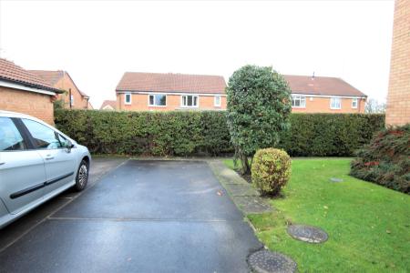1 bedroom Town house to let in Falcon Mews, Morley, LS27
