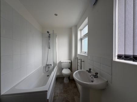 1 bedroom Studio flat to let in Chalner Close, Morley, LS27
