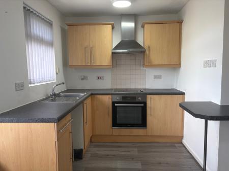 1 bedroom Studio flat to let in Chalner Close, Morley, LS27
