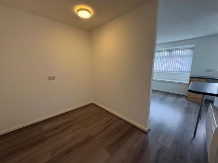 1 bedroom Studio flat to let in Chalner Close, Morley, LS27