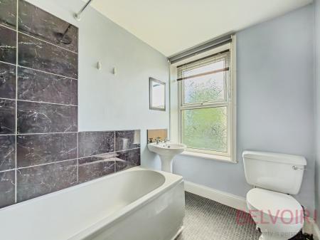 2 bedroom Terraced House to let in Fountain Street, Morley, LS27