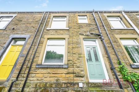 2 bedroom Terraced House for sale in Troy Road, Morley, LS27