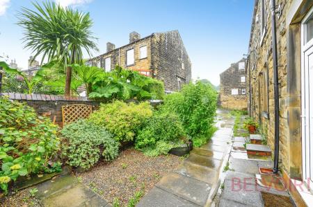 2 bedroom Terraced House for sale in Troy Road, Morley, LS27
