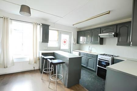 3 bedroom Semi-detached house to let in Marston Avenue, Morley, LS27