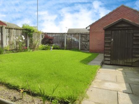 3 bedroom Semi-detached house to let in Marston Avenue, Morley, LS27