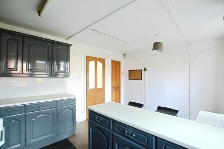 3 bedroom Semi-detached house to let in Marston Avenue, Morley, LS27