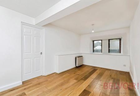 2 bedroom Flat to let in Fountain Street, Morley, LS27