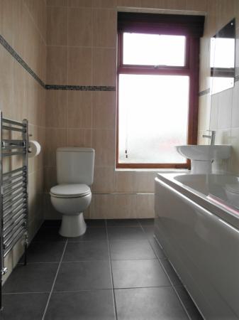 1 bedroom Terraced House to let in Bruntcliffe Road, Morley, LS27