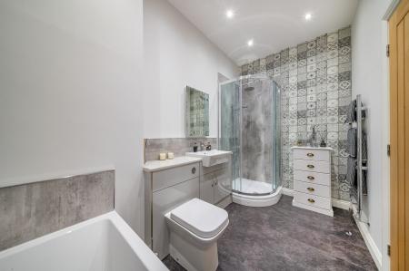 2 bedroom Apartment to let in Priestley Manor, Peel Street, Morley, LS27