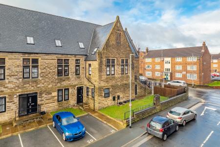 2 bedroom Apartment to let in Priestley Manor, Peel Street, Morley, LS27
