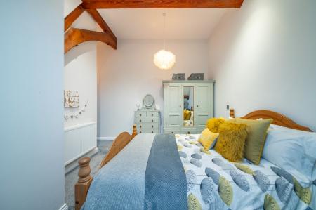 2 bedroom Apartment to let in Priestley Manor, Peel Street, Morley, LS27