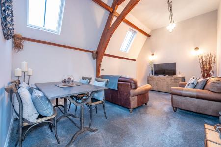 2 bedroom Apartment to let in Priestley Manor, Peel Street, Morley, LS27