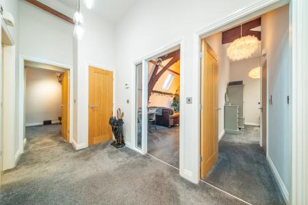 2 bedroom Apartment to let in Priestley Manor, Peel Street, Morley, LS27