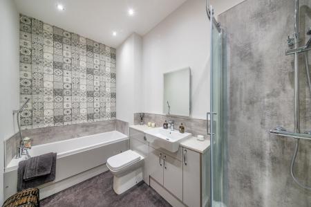 2 bedroom Apartment to let in Priestley Manor, Peel Street, Morley, LS27