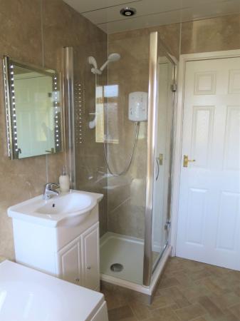 3 bedroom Terraced House to let in Cardigan Avenue, Morley, LS27
