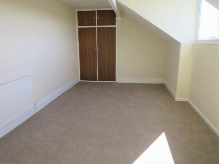 3 bedroom Terraced House to let in Cardigan Avenue, Morley, LS27