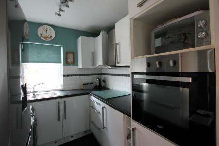 2 bedroom Semi-detached house to let in Albert Drive, Morley, LS27