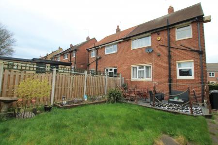 2 bedroom Semi-detached house to let in Albert Drive, Morley, LS27