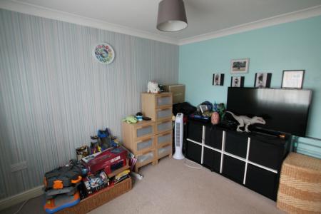 2 bedroom Semi-detached house to let in Albert Drive, Morley, LS27