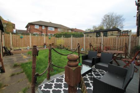 2 bedroom Semi-detached house to let in Albert Drive, Morley, LS27