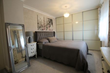 2 bedroom Semi-detached house to let in Albert Drive, Morley, LS27