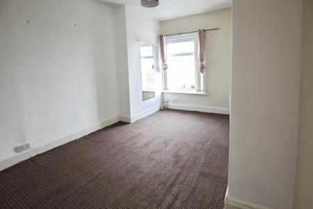 2 bedroom Terraced House to let in New Bank Street, Morley, LS27