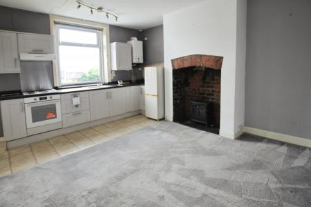 2 bedroom Terraced House to let in New Bank Street, Morley, LS27