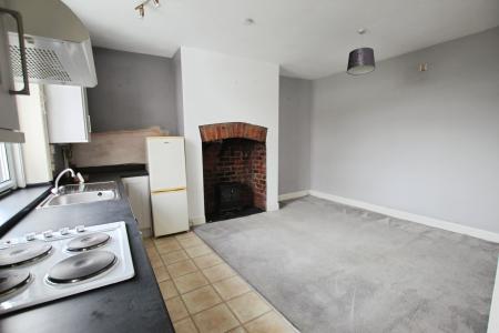 2 bedroom Terraced House to let in New Bank Street, Morley, LS27