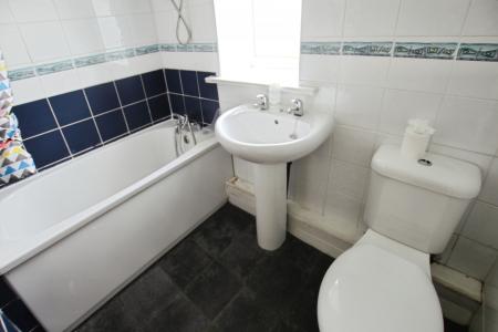 2 bedroom Terraced House to let in New Bank Street, Morley, LS27