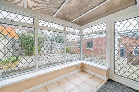 2 bedroom Semi-detached bungalow for sale in Wharfedale Rise, Tingley, WF3