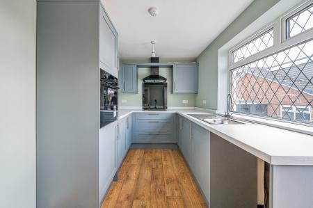2 bedroom Semi-detached bungalow for sale in Wharfedale Rise, Tingley, WF3