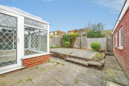 2 bedroom Semi-detached bungalow for sale in Wharfedale Rise, Tingley, WF3
