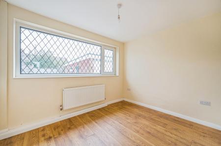 2 bedroom Semi-detached bungalow for sale in Wharfedale Rise, Tingley, WF3