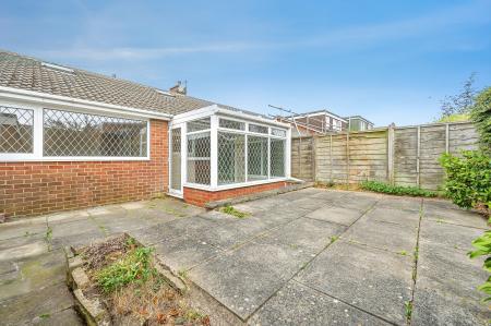 2 bedroom Semi-detached bungalow for sale in Wharfedale Rise, Tingley, WF3
