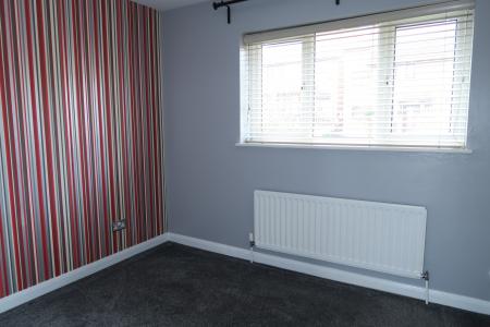 2 bedroom Semi-detached house to let in Ibbetson Road, Churwell, LS27
