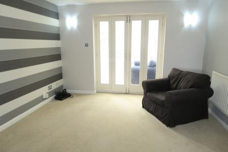 2 bedroom Semi-detached house to let in Ibbetson Road, Churwell, LS27