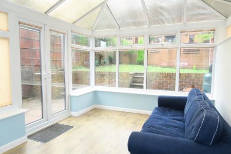 2 bedroom Semi-detached house to let in Ibbetson Road, Churwell, LS27