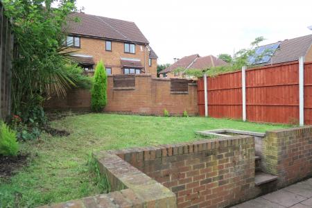 2 bedroom Semi-detached house to let in Ibbetson Road, Churwell, LS27