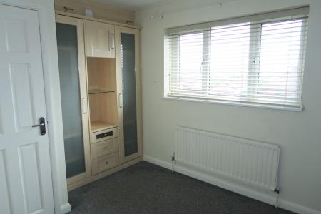 2 bedroom Semi-detached house to let in Ibbetson Road, Churwell, LS27